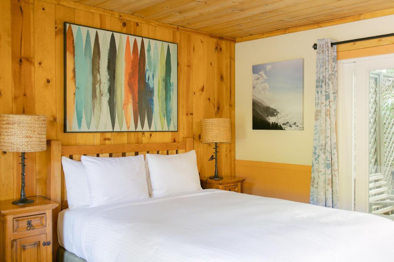 Fernwood Motel *