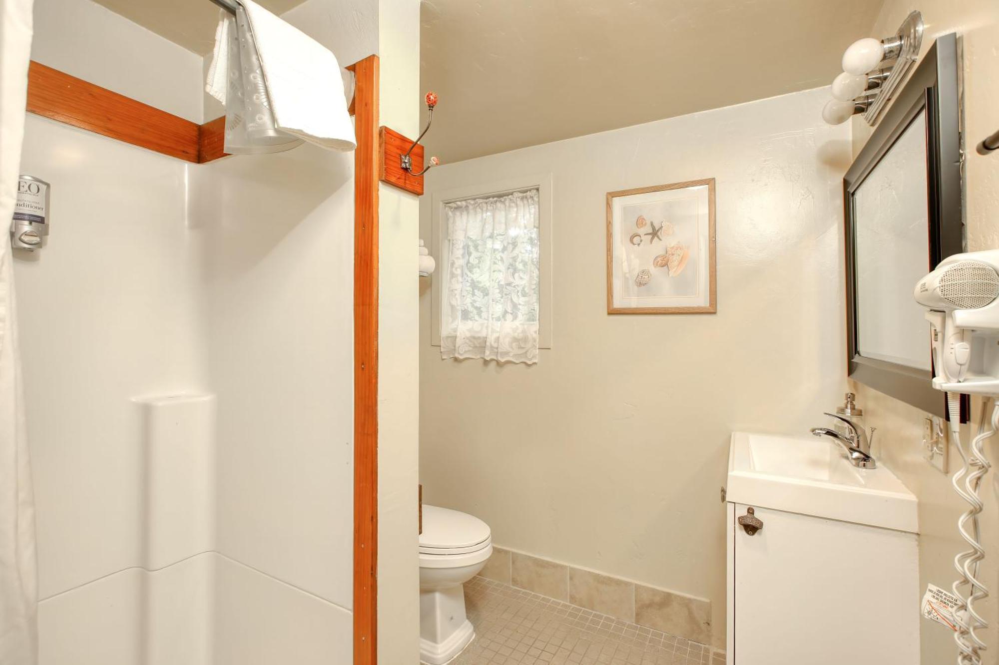 Fernwood Motel *