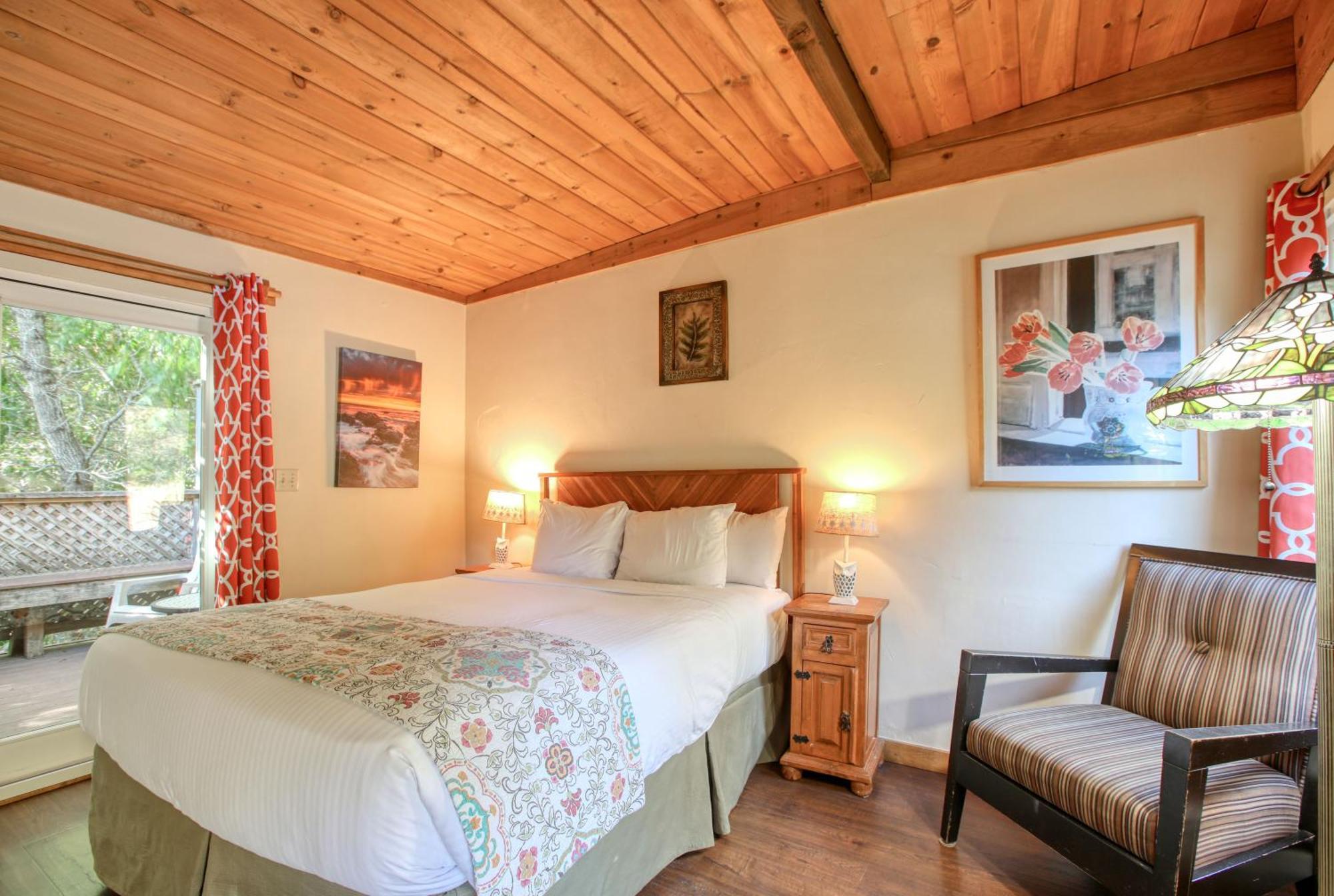 Fernwood Motel *